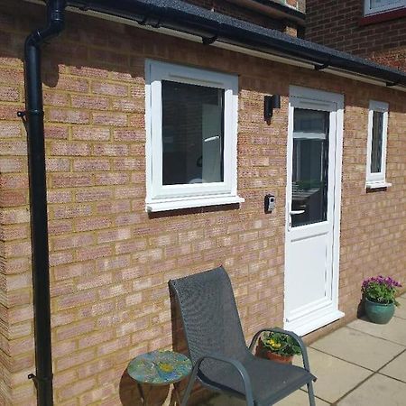 Cosy Garden Studio Room Minimum Two Night Booking Brighton ภายนอก รูปภาพ