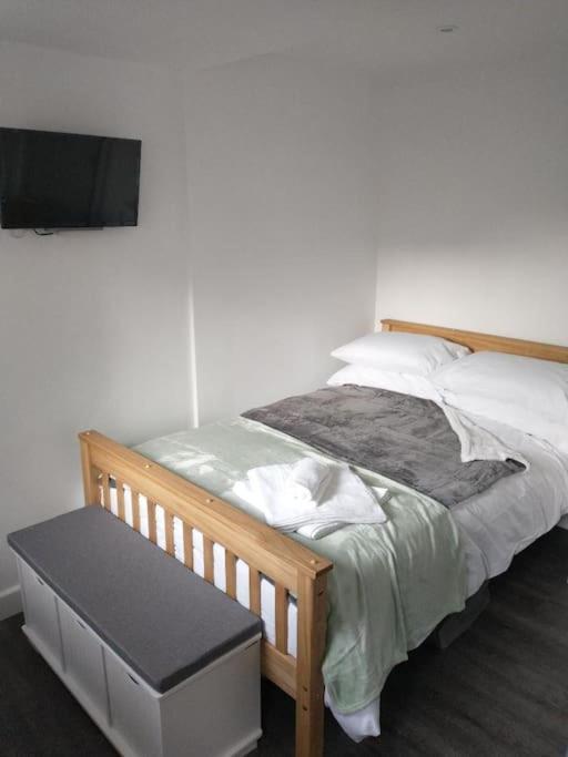 Cosy Garden Studio Room Minimum Two Night Booking Brighton ภายนอก รูปภาพ